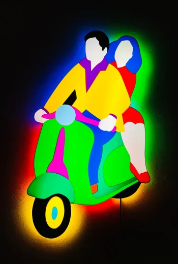 oblongcontemporarygallery-marco-lodola-coppia-in-vespa-2022